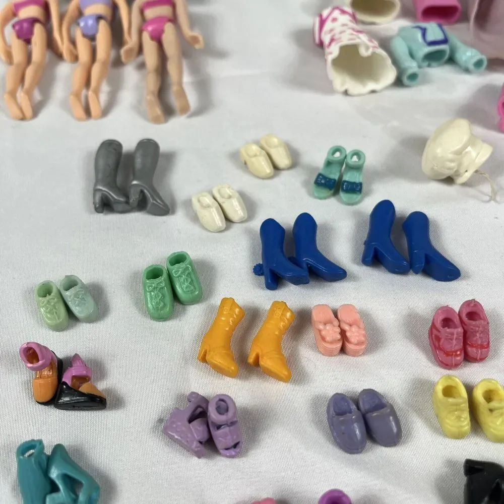 Polly Pocket Dolls & Clothes Lot Dresses Shoes Purses Shirts Pants Outfits‎